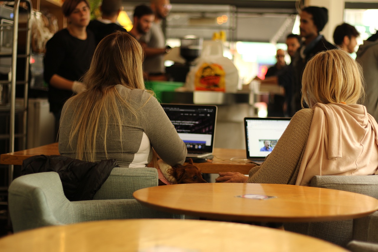 découvrez notre sélection de laptops performants et élégants adaptés à tous vos besoins. que ce soit pour le travail, les études ou les loisirs, trouvez le modèle idéal qui allie puissance, autonomie et design.