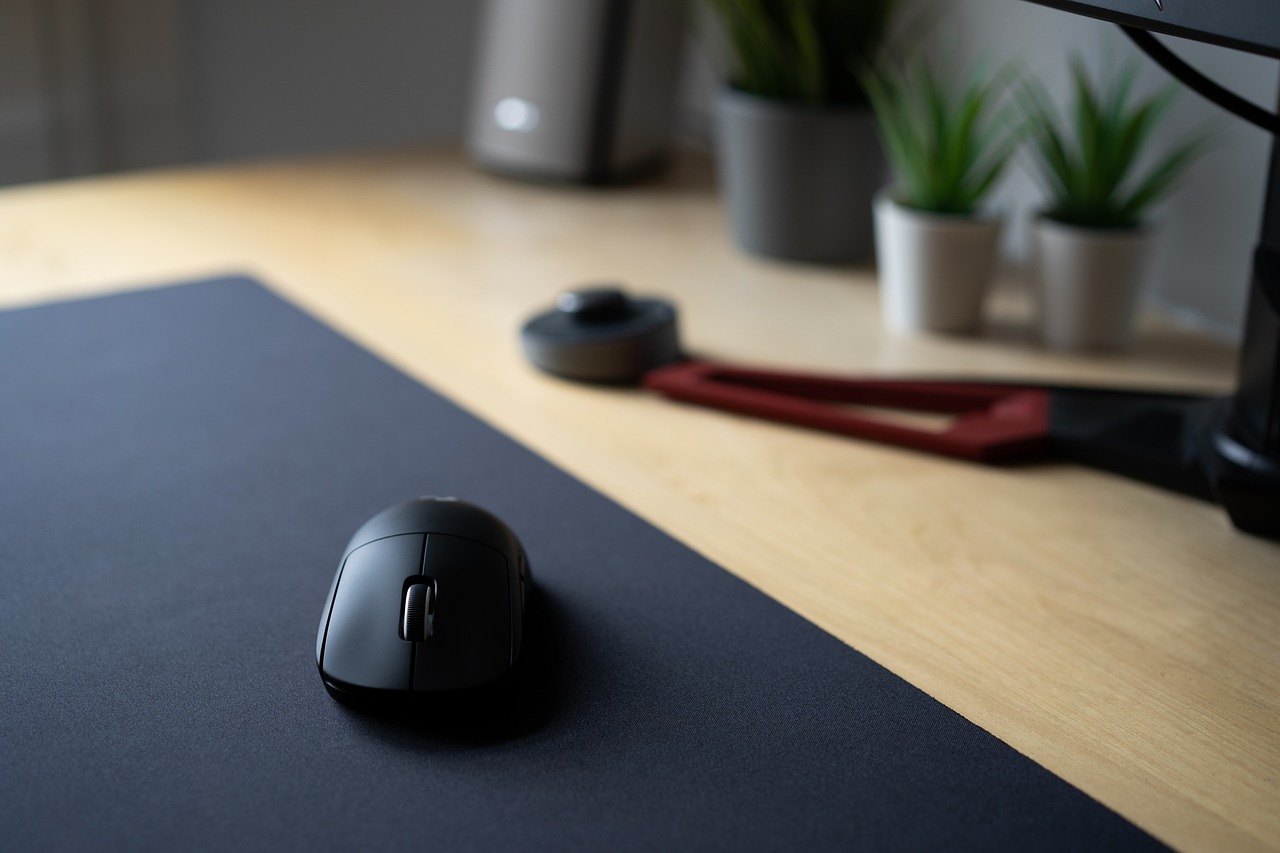 découvrez notre souris de jeu sans fil, offrant une précision exceptionnelle et une liberté de mouvement inégalée. parfaite pour les gamers en quête de performance, elle combine ergonomie, rapidité de réponse et design moderne pour une expérience de jeu immersive.